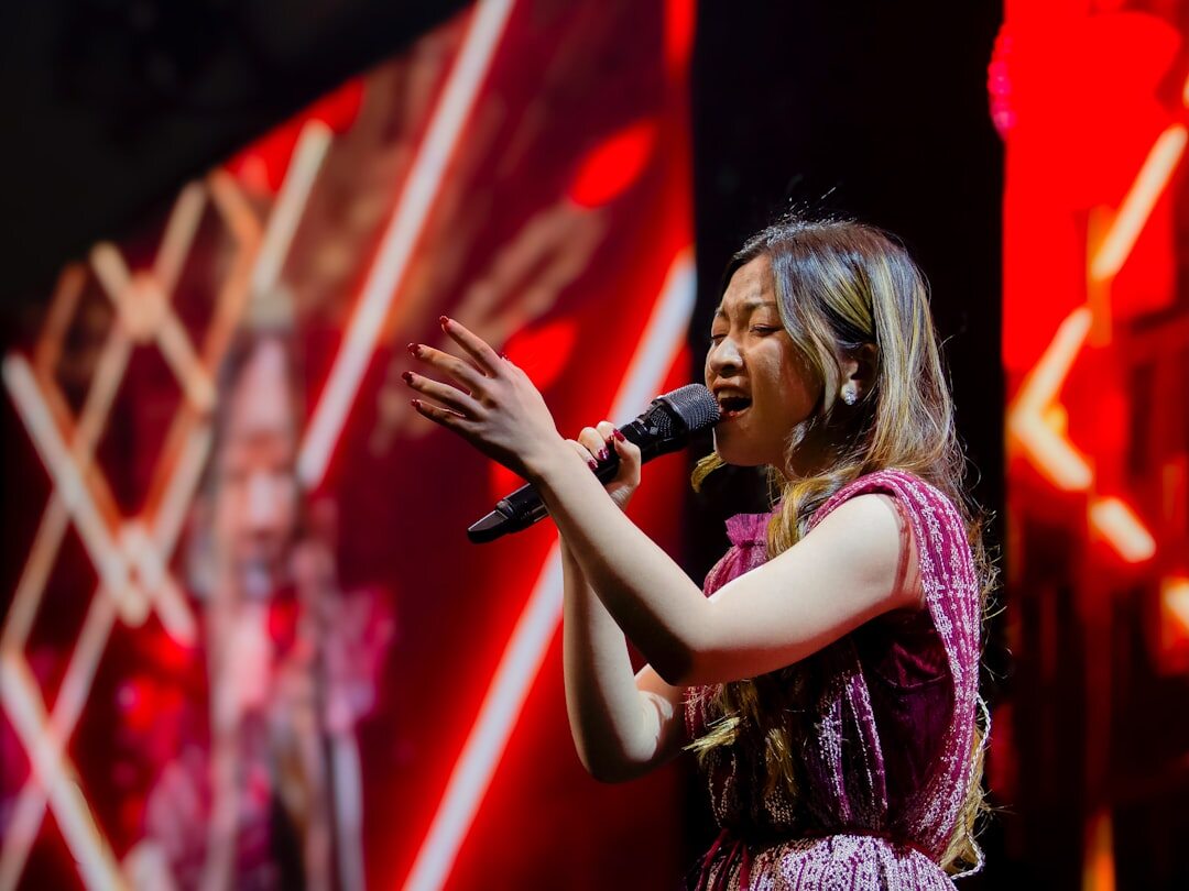 croatian singer new look